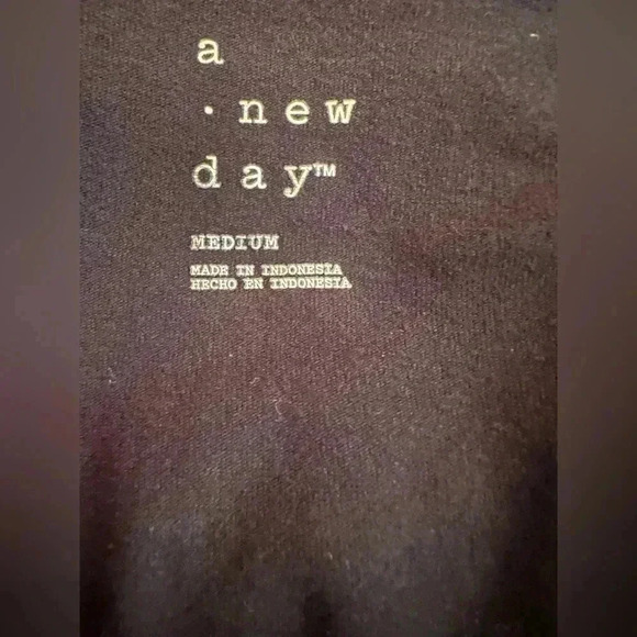 A new day Black Puff Sleeve T shirt, size Medium - Picture 5 of 6